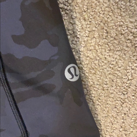 lululemon size 8 fast and free camo leggings 31” - Picture 4 of 6